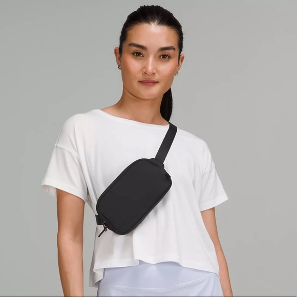 Lululemon Black Mini Belt Bag Crossbody Bag Sling Bag Nwt - Picture 3 of 8